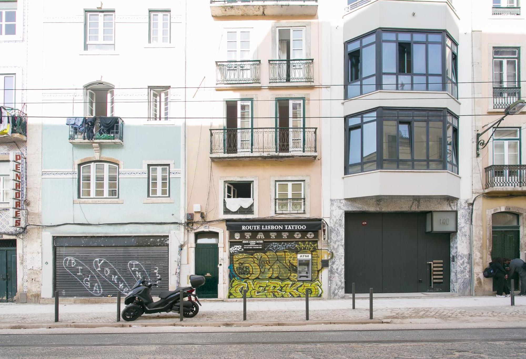 Cozy Apartment In Amazing Location! Lisbon Exterior photo